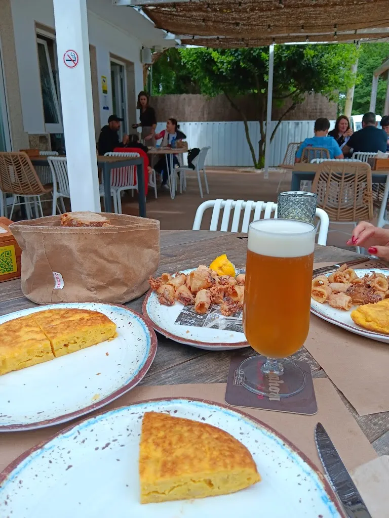 Geoffrey Sims_Lagarto Beach Bar_Boiro_review