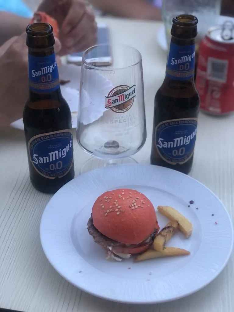 Alberto P. C._Burger Terraza Beach II - Hamburguesas y Tapas_Mutxamel_review