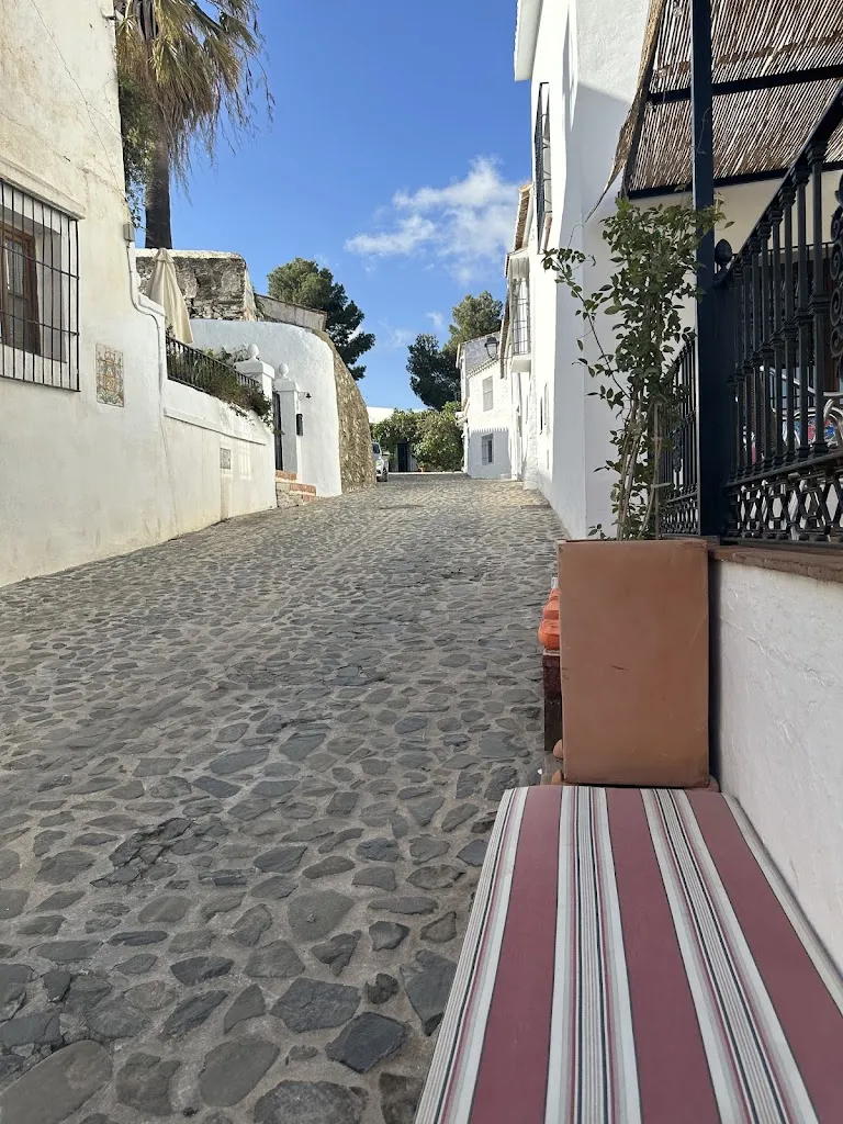 Mundo Triki_Macharatunga_Macharaviaya_review