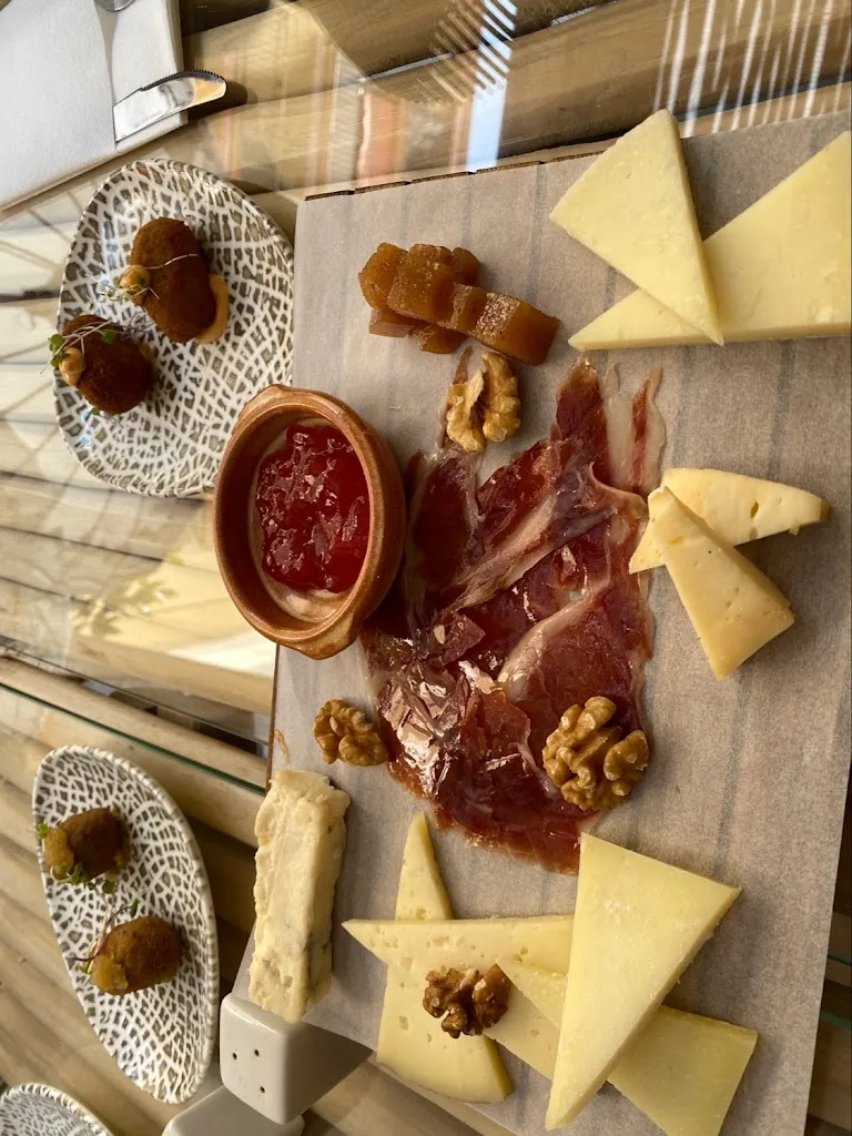 CASA DEL MAR Tapas Bar Restaurant_Marbella_slider_image_3