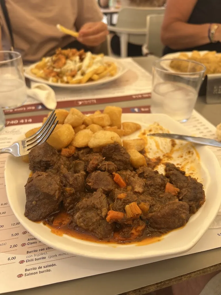 Matthieu JONCOUR_Café Bar Luna_Monda_review