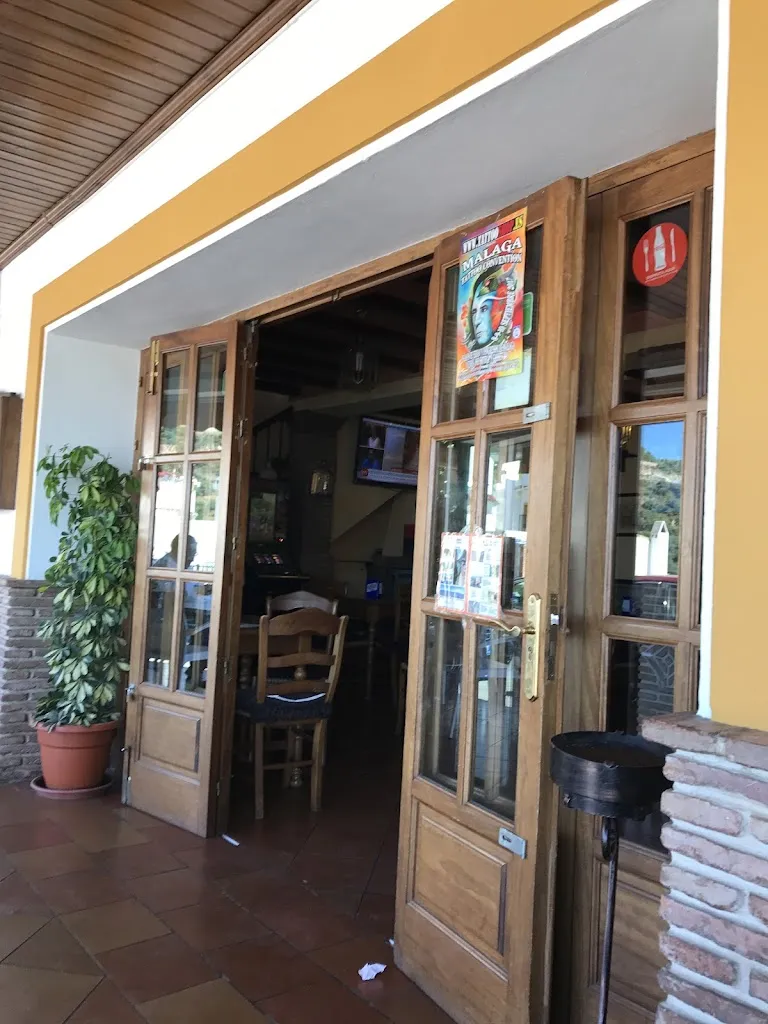 William Haun_Restaurante Bar Castillo Solis_Ojén_review