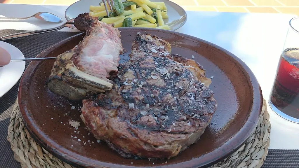 El Charco_Periana_slider_image_2