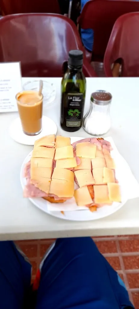 Raùl Flores_Bar - Pizzería Estadio_Manilva_review