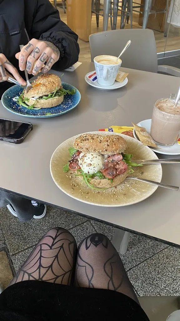 Zoe Blanco_La Atlántica Café - Bar_Boiro_review