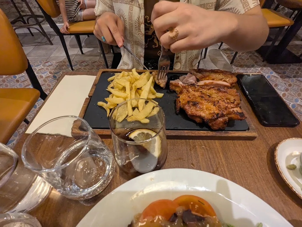 Danielle Owens-Kim_Comparte_Málaga_review