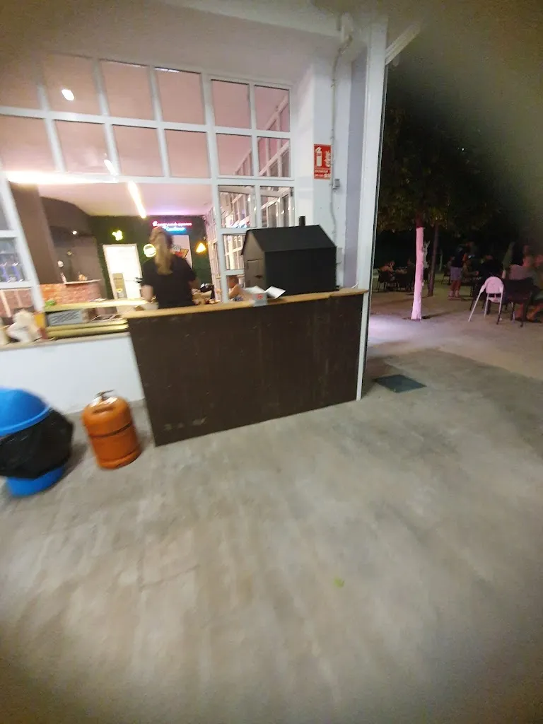 Annie Davies_Pizzeria Roma Park_Sierra de Yeguas_review