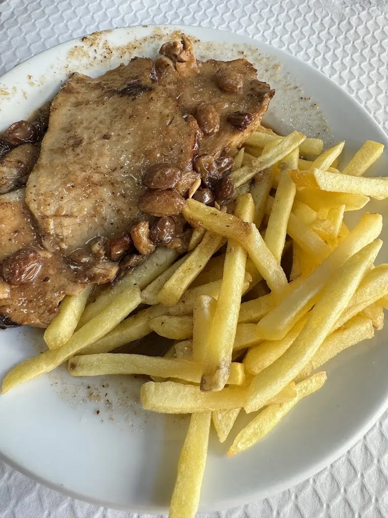 Julián V_Peña Los Cafeteras_Pizarra_review