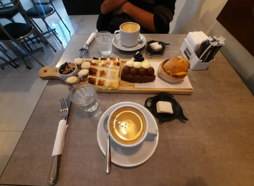 Mila Giménez_Café O’Clock_Pizarra_review