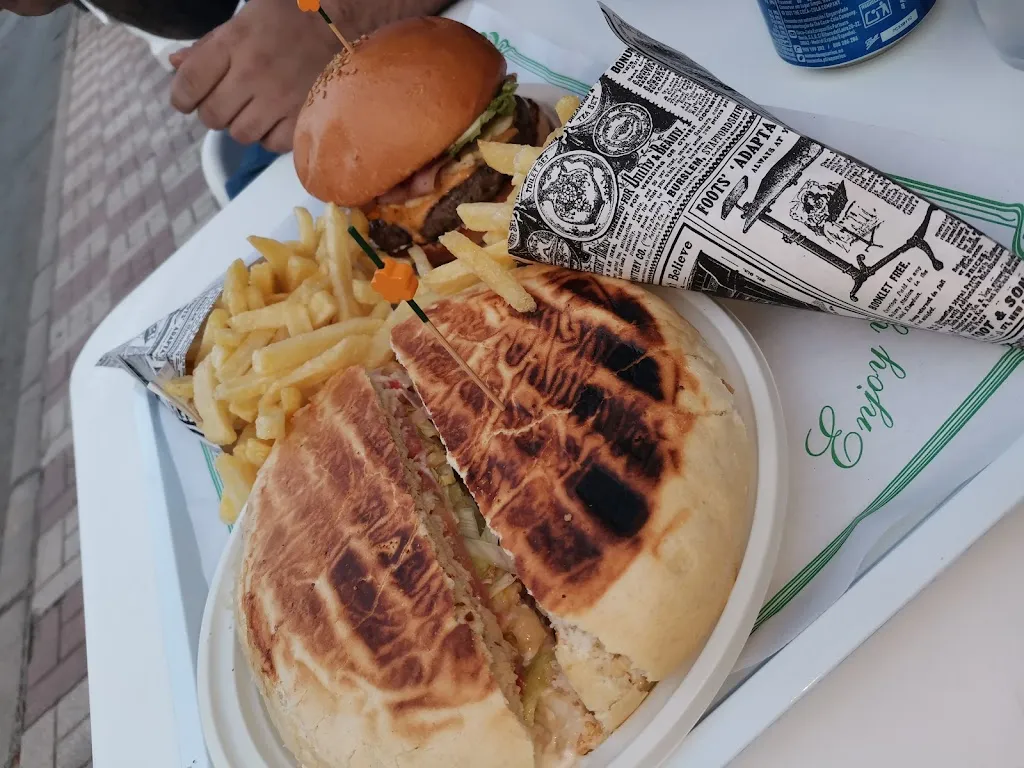 Remedios Luque calvo_Parque Burger_Pizarra_recensione