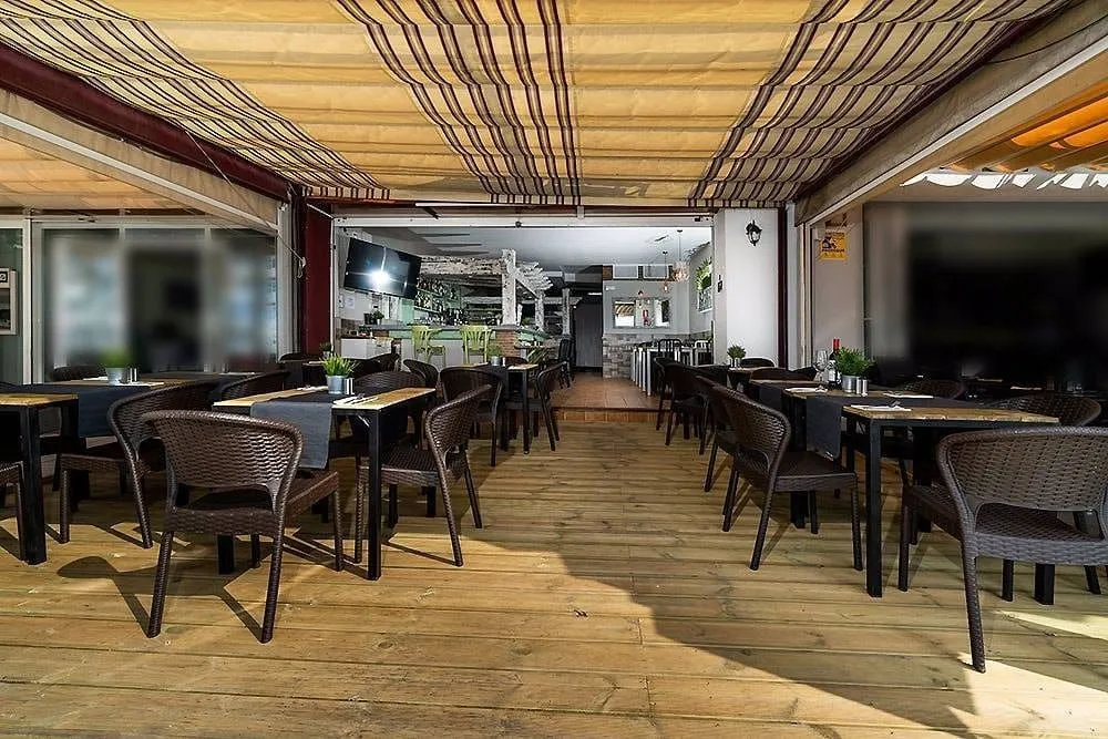 RAW Lounge restaurant in Nerja