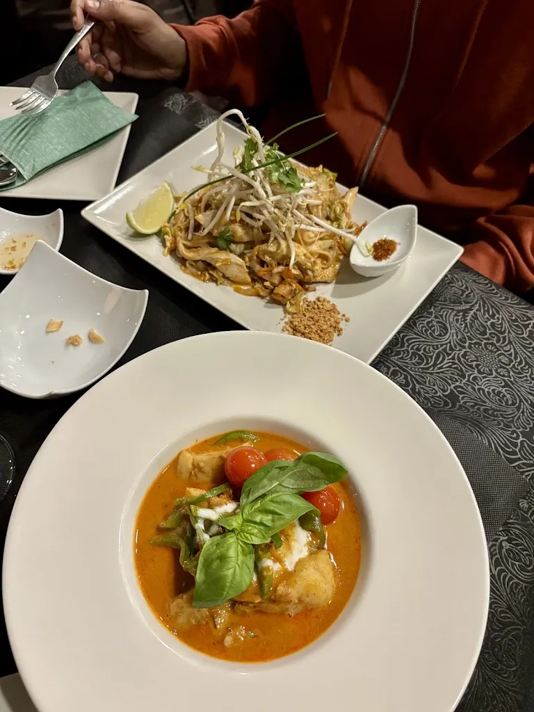 Kathryn K_SomSom Delicias Asiáticas_Nerja_avis