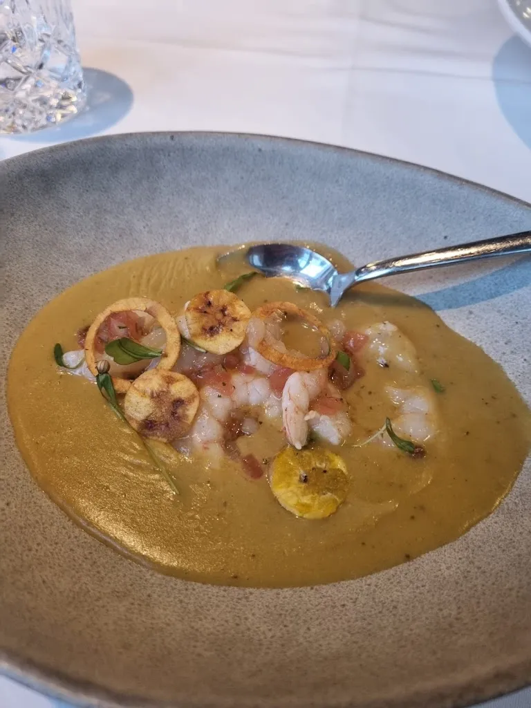 World Traveller_Sollun_Nerja_recensione