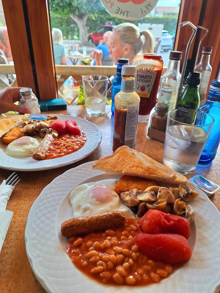 Ruskins_Nerja_slider_image_2