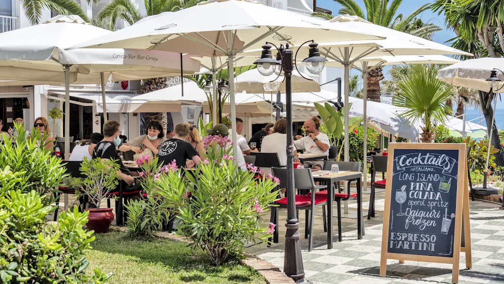 VitalianodaCristina_Nerja_slider_image_1