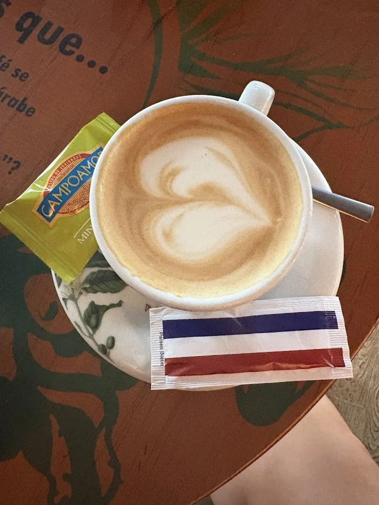 Chari Sanchez Caballero_Café Ágora_Boiro_recensione