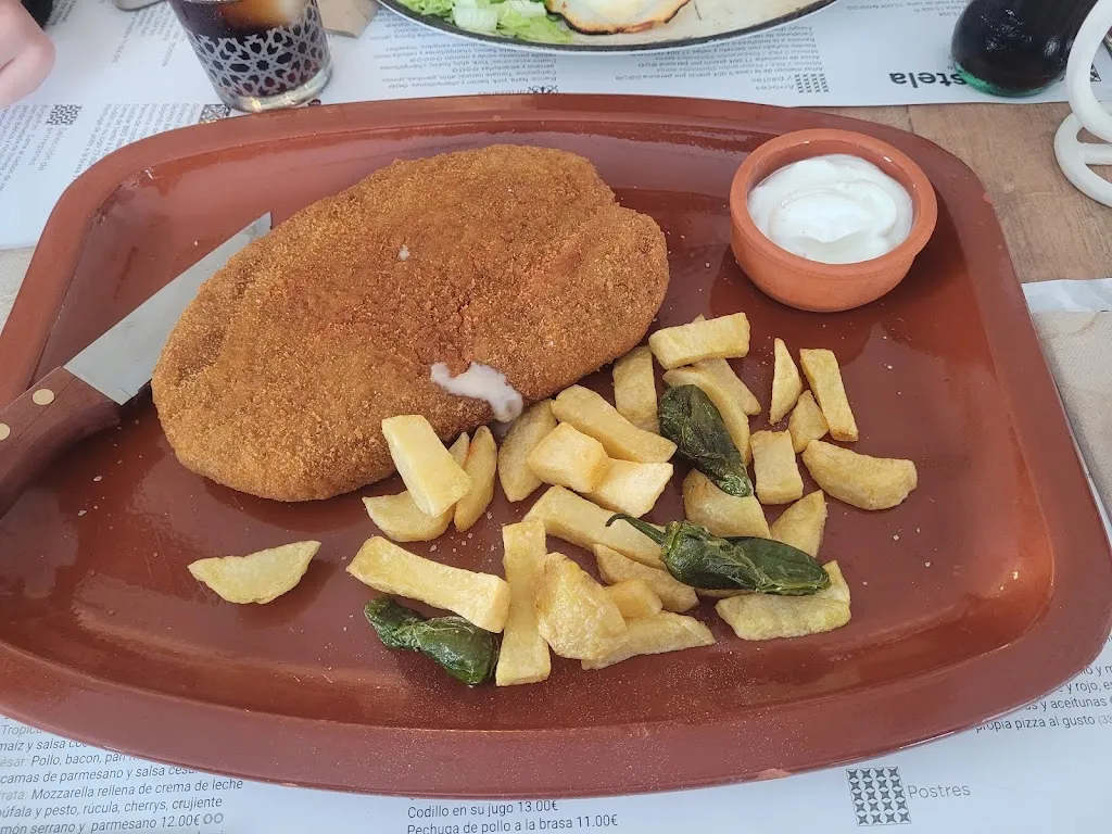 Maskpizza Tapia_Villanueva de Tapia_slider_image_1