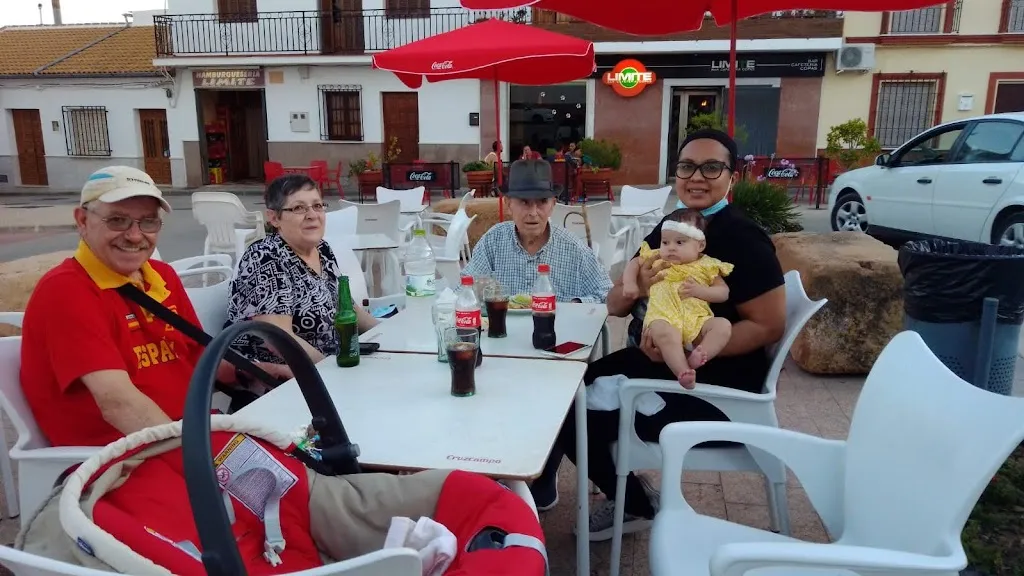 Manuel Lozano_Bar Limite_Villanueva de la Concepción_review