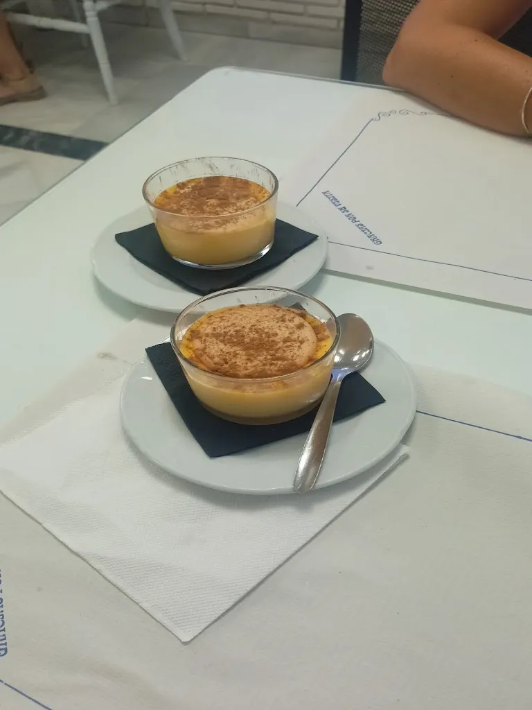 Federico Zoller_Gasolinera Con Parque_Villanueva del Rosario_review