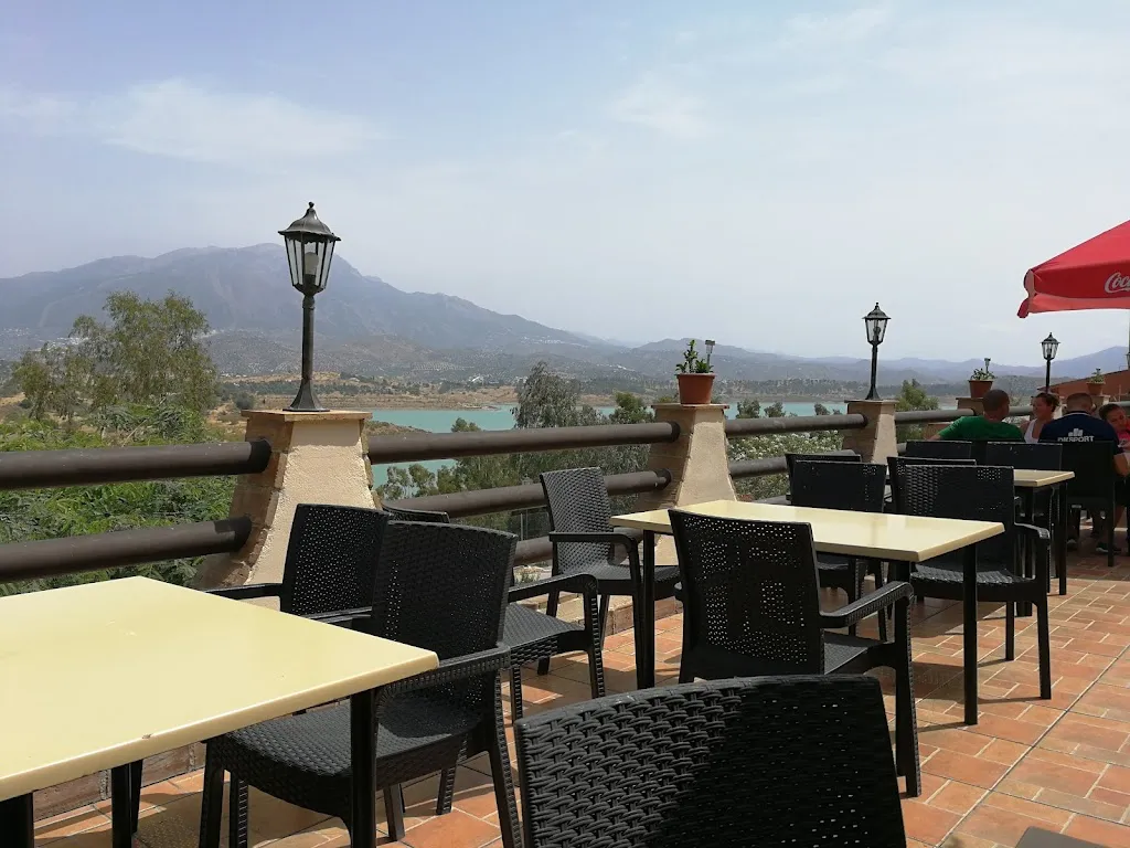 rowan profitt_Asador el camping_Viñuela_review