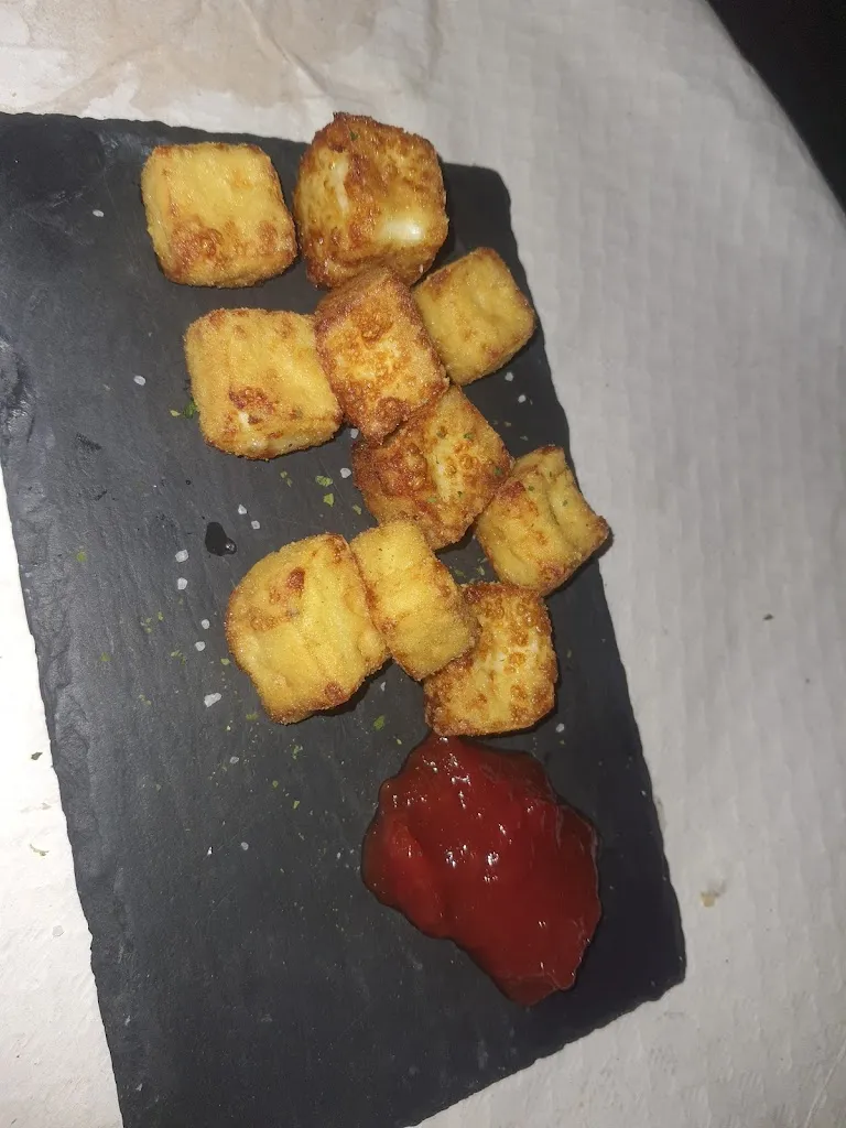 S_Selfie by Ito_Petrer_review