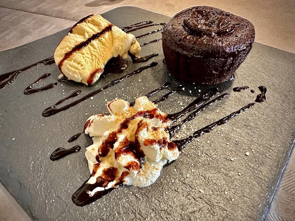 Selfie by Ito_Petrer_slider_image_2