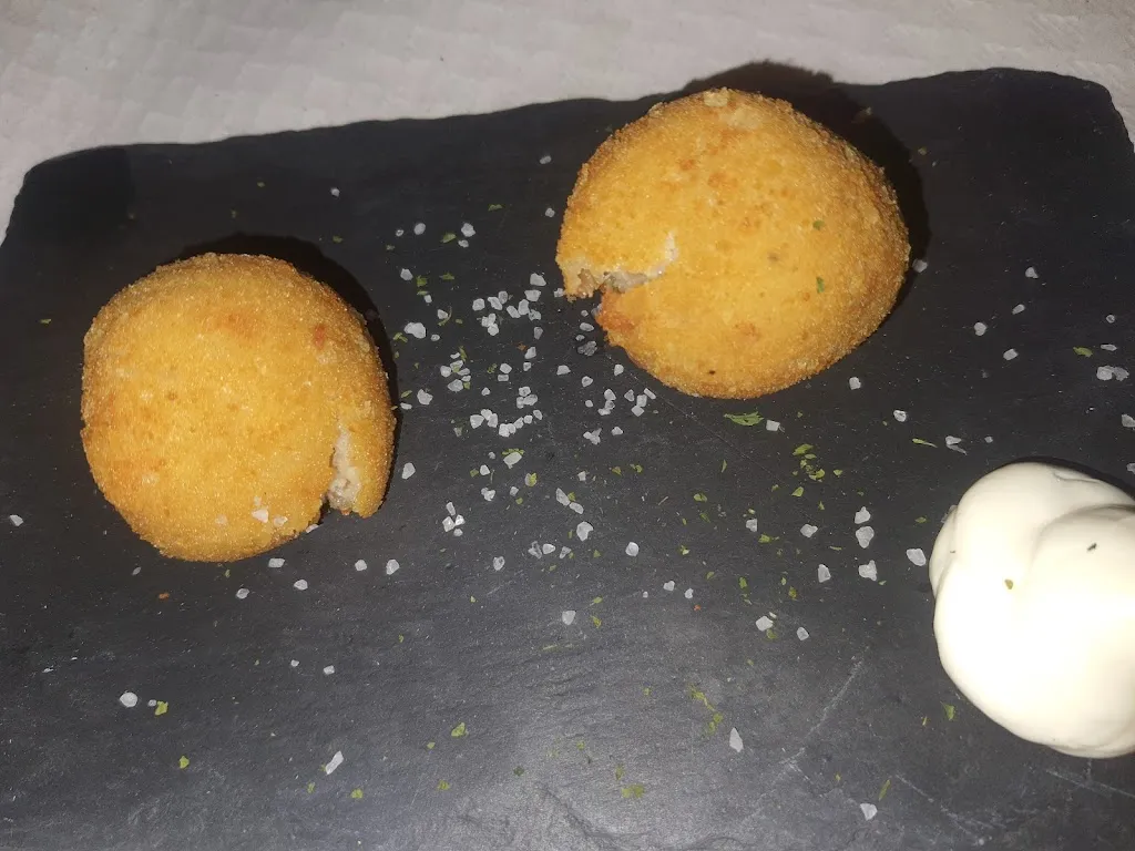 Selfie by Ito_Petrer_slider_image_3