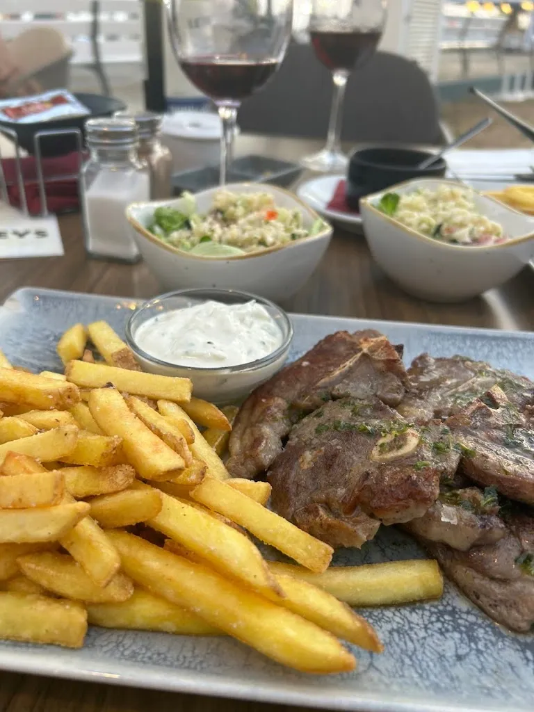 Gerry Crockett _3 monkeys Torrox Costa_Torrox_recensione