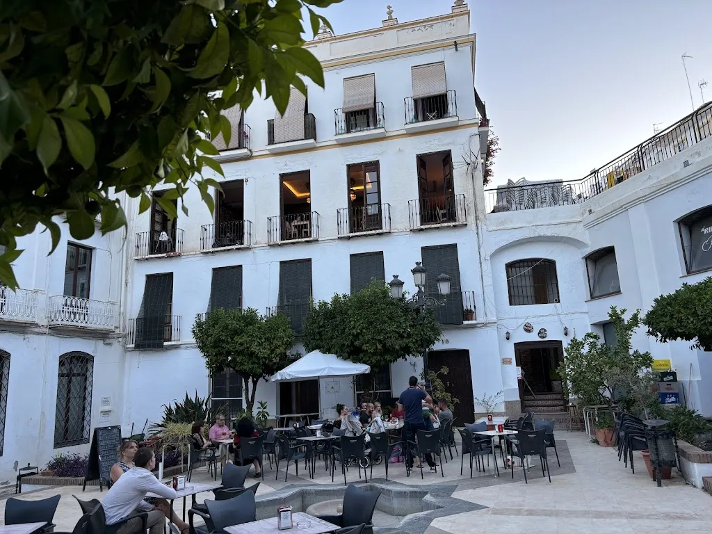 Håkan_Refugio de Baco_Torrox_review