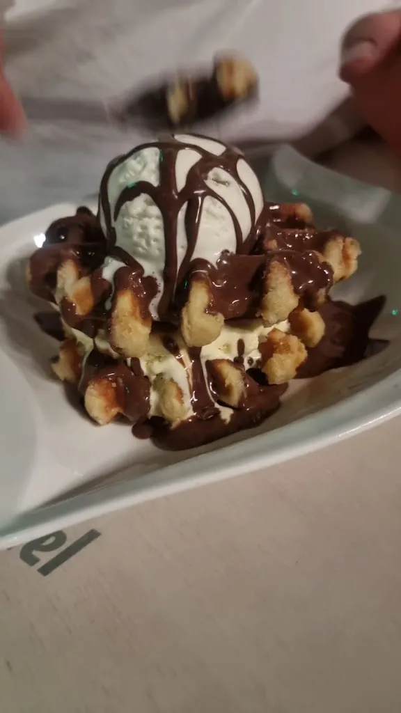 john james mcdermott_Cafe Bar Gareth’s_Torrox_review