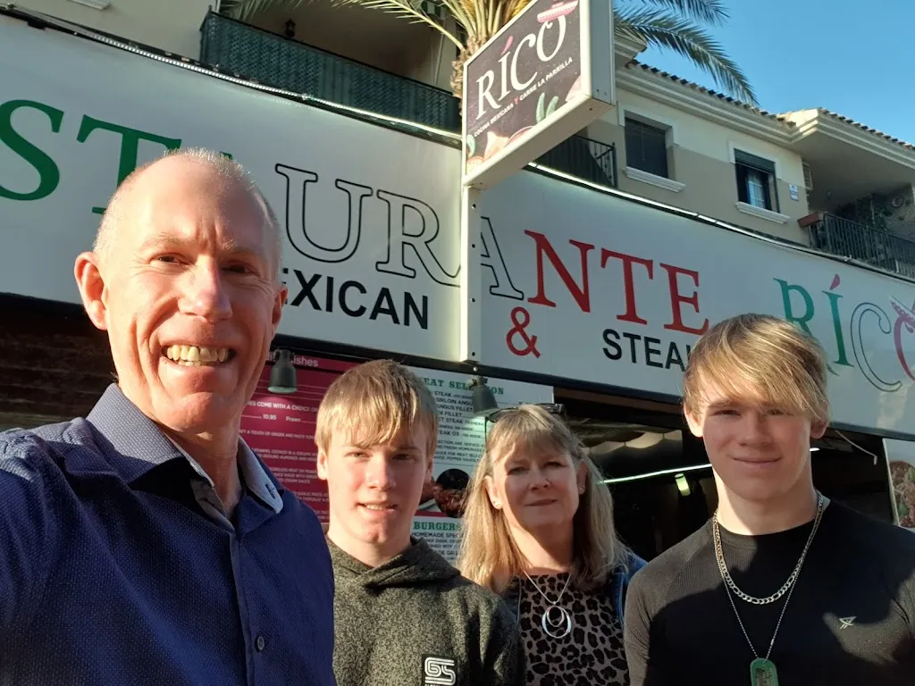 Denney Family_Rico Mexican and Steak House Restaurant_Alcázares Los_review