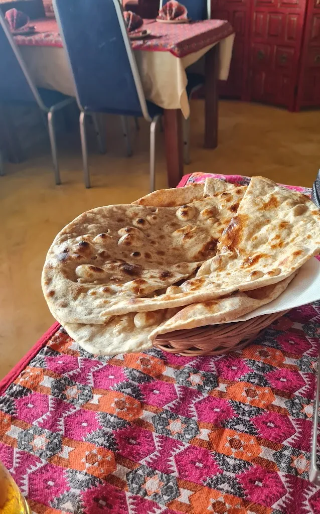 Walnut_Currys Nepali_Alcázares Los_review