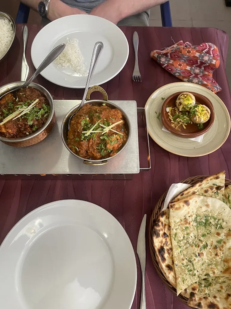 Erika Dyanne Elajas Bärring_Currys Nepali_Alcázares Los_review