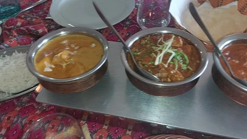 Currys Nepali_Alcázares Los_slider_image_2