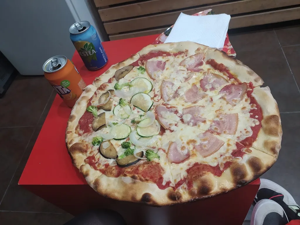 Pizzeria Rafaello_Rafal_slider_image_2