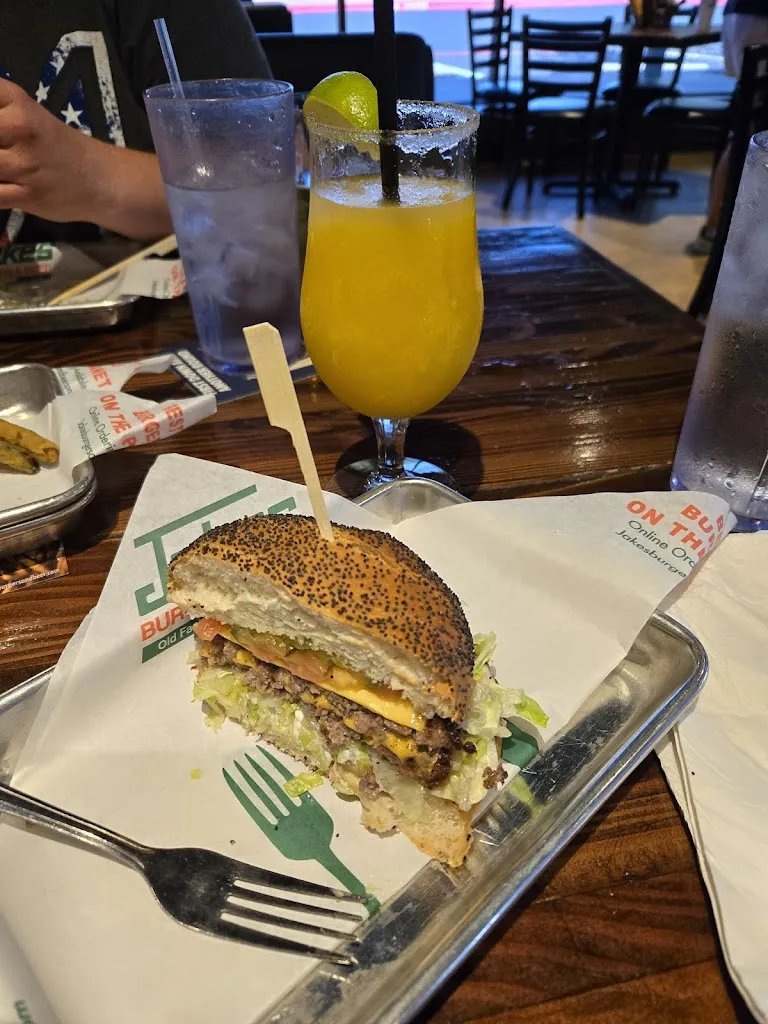 Danielle Strahan_Jakes Burgers_Aledo_review