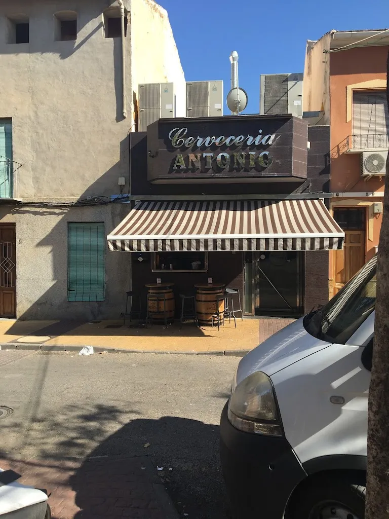 Sajith Udayanga_Cervecería Antonio_Alcantarilla_review