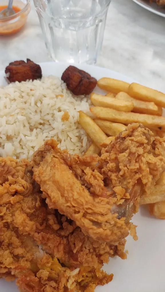 Victoria Hernandez_Panamericano_Alcantarilla_review