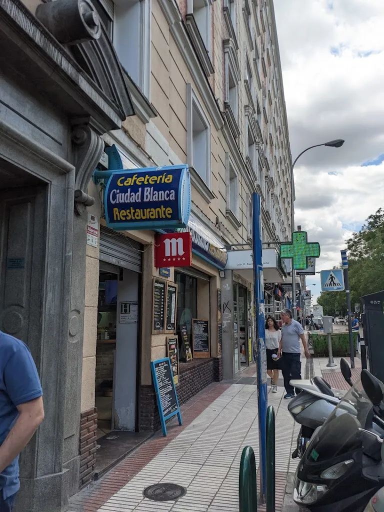 Victor Jeladze_Ciudad Blanca_Blanca_recensione