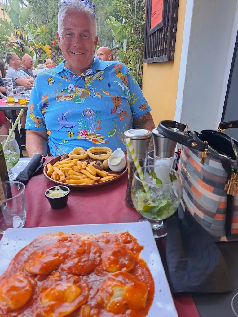 Marc “Marky-Marc” Wicks_Dante's Pizzeria Steak-House_Atamaría_review