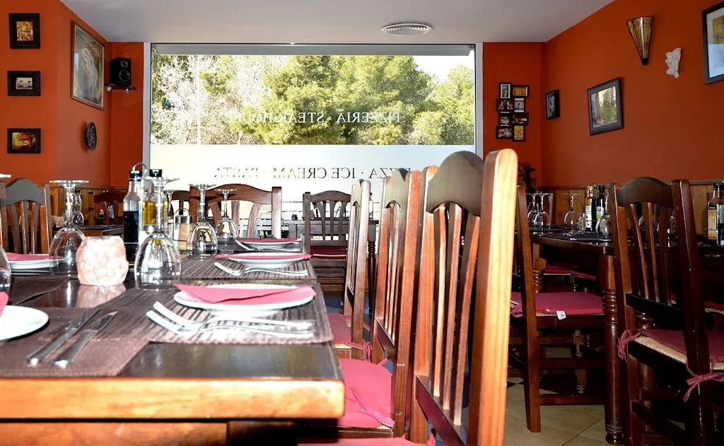 Dante's Pizzeria Steak-House_Atamaría_slider_image_1