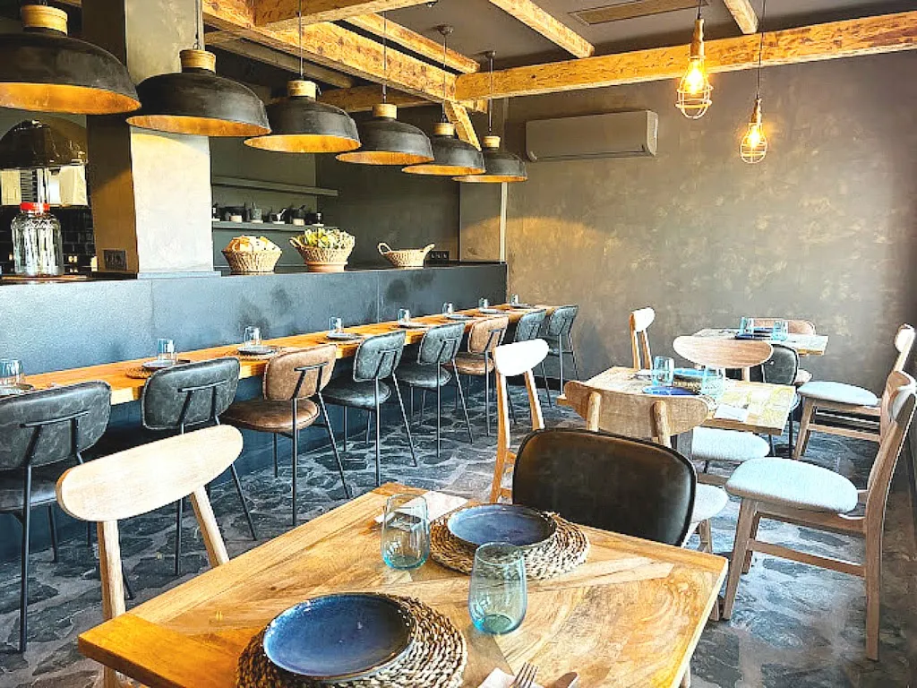 Leña & Karbon restaurant in Atamaría