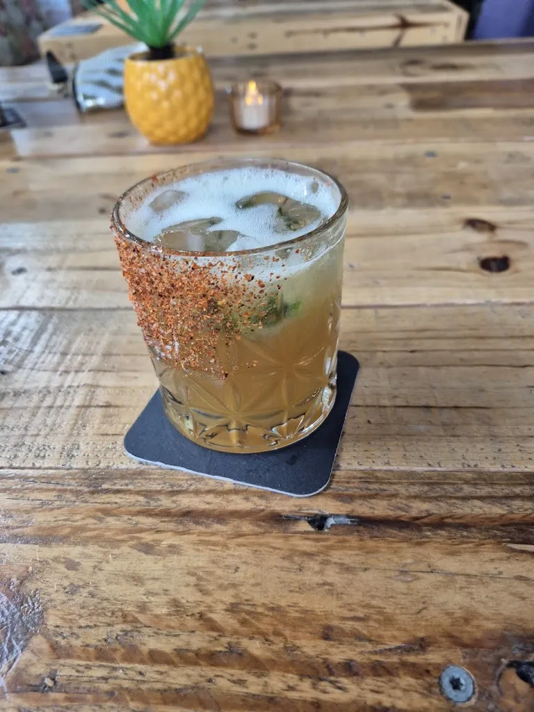 Charlotte Clarke_Flute Lounge Bar_Atamaría_review