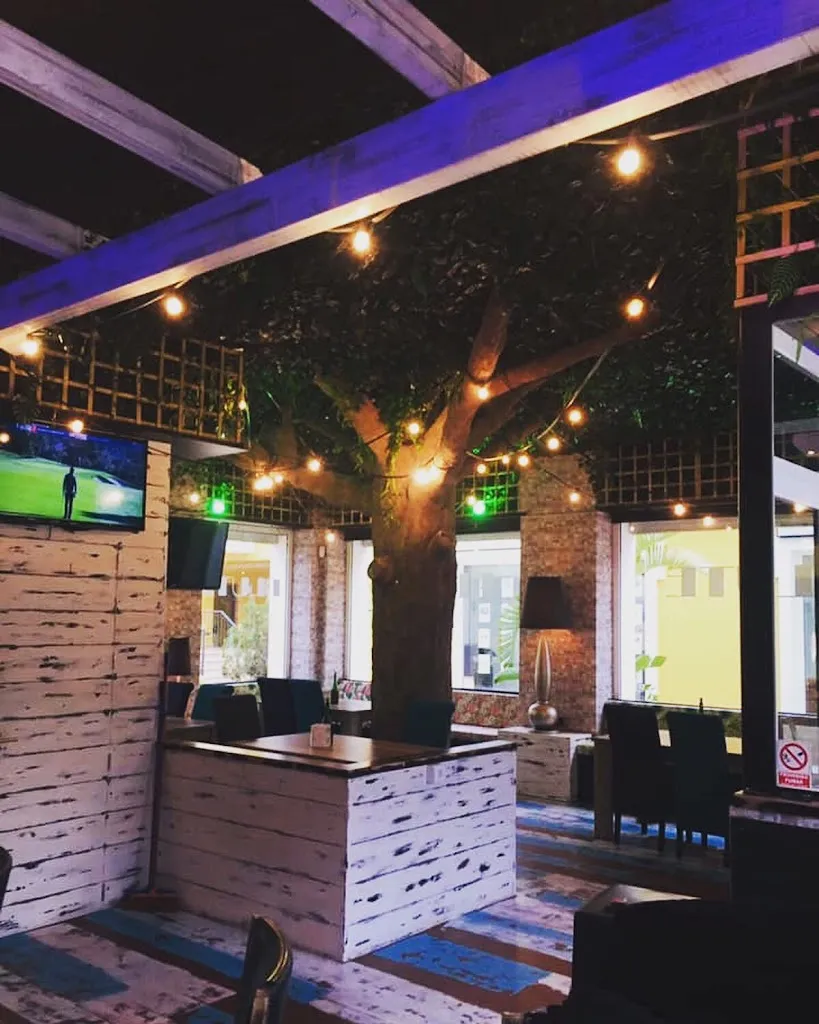 Flute Lounge Bar restaurant in Atamaría