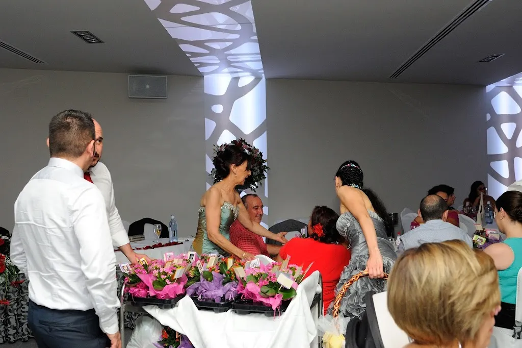 Juan Jesús Arce_Two rooms Blondes_Beniel_review