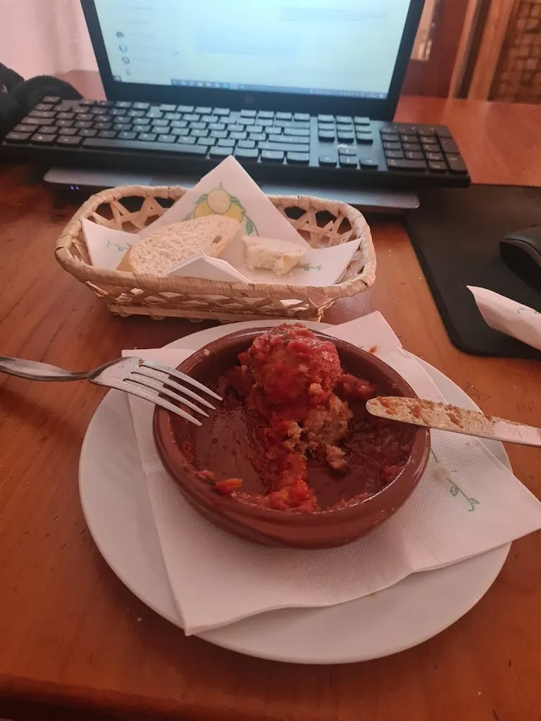 Oliver Allen_Bar La Plaza_Relleu_review