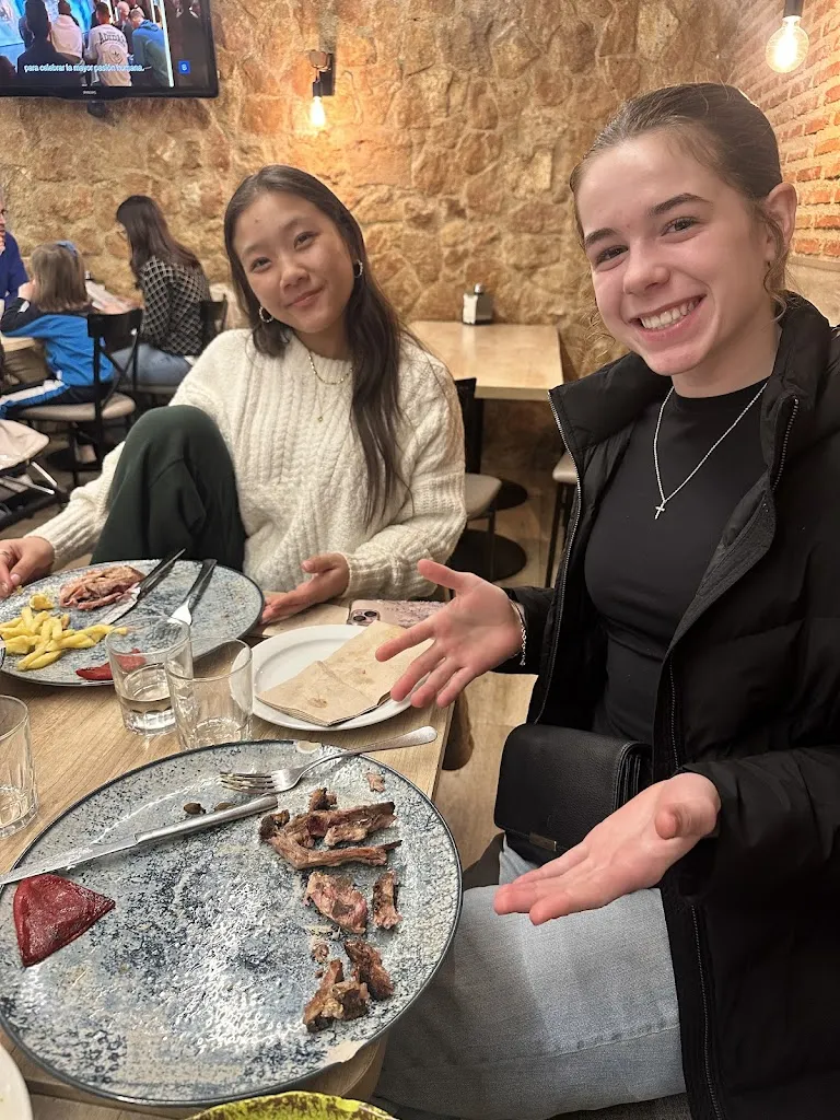 Stacy Merkin_Cervecería Restaurante El Parador_Sagra_recensione