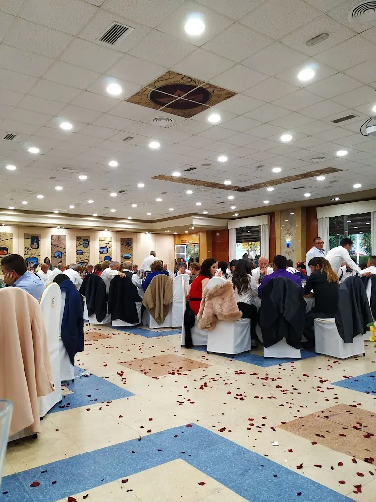 Inma Serrano_Salones Cristi_Caravaca_review