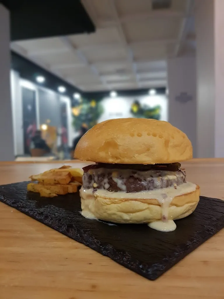 Saborea Burger & Grill_Caravaca_slider_image_2