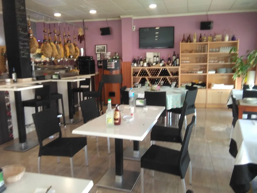 LAWSON GINCAFE restaurant in Esparragal